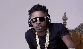 Dancehall Act Shatta Wale says he gets confused when he is sandwiched by tall ladies