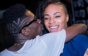Shatta Wale and Shatta Michy share a kiss on TV to celebrate their reunion